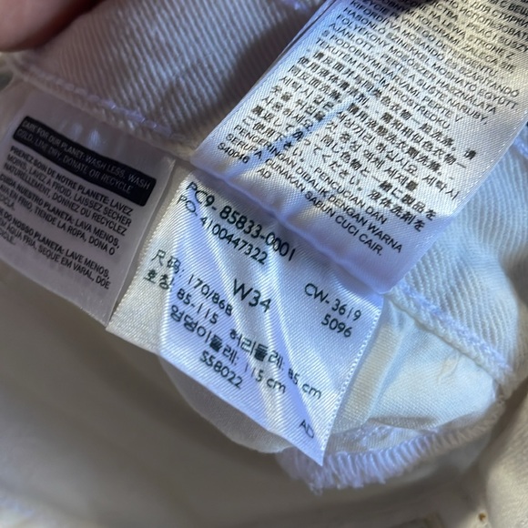 Levi’s white denim distressed shorts size 34 🥥💟🥥 - Picture 3 of 5